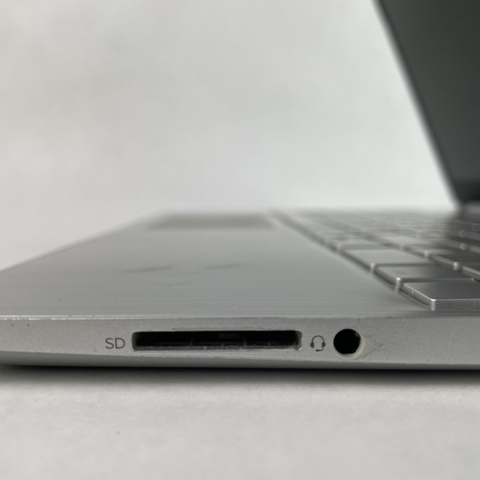 HP 15-dy1091wm 15.6" i3-1005G1 1.20 GHz 8 GB RAM No SSD/OS/AC/Batt- No Wifi Card8