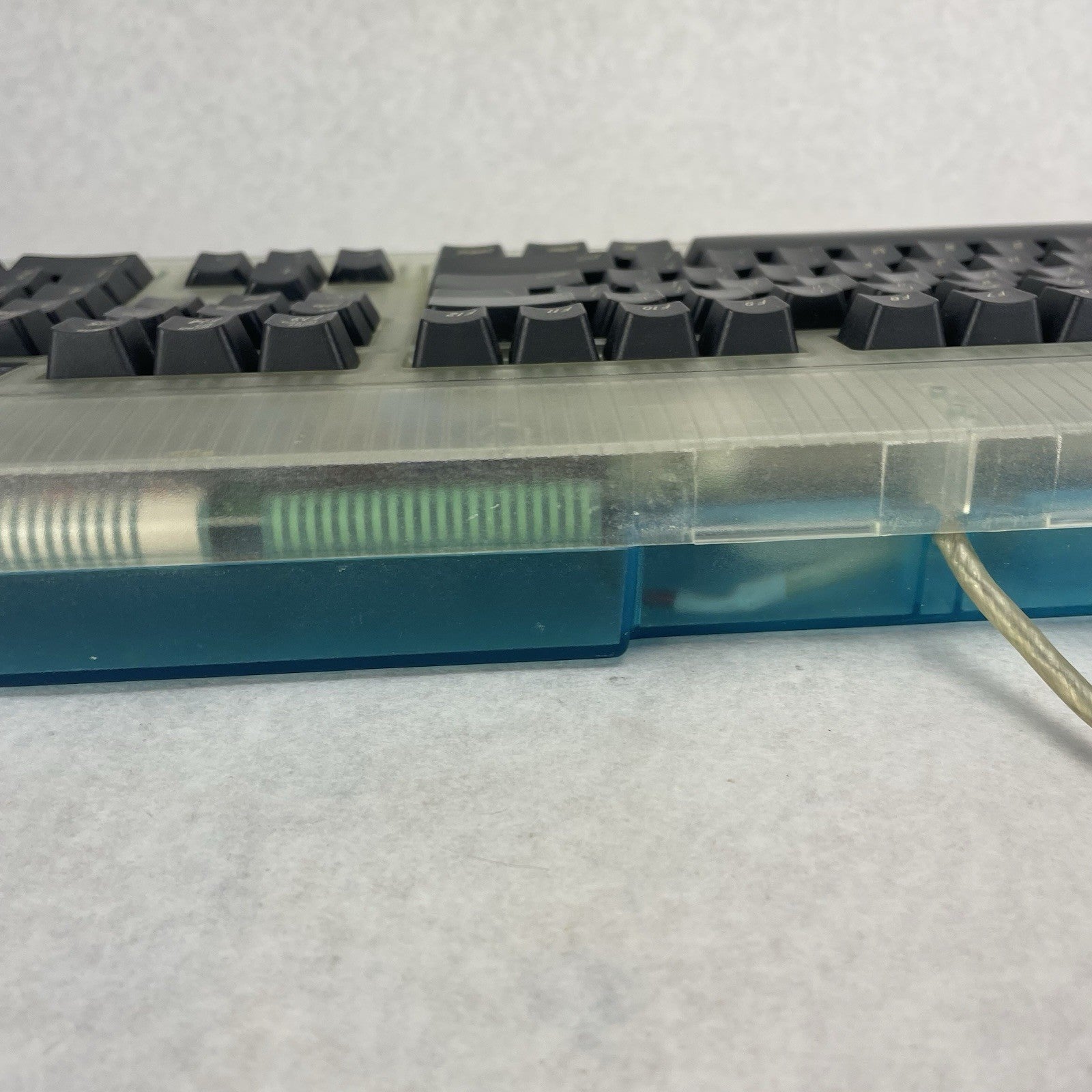 Macally iKey Wired USB Keyboard