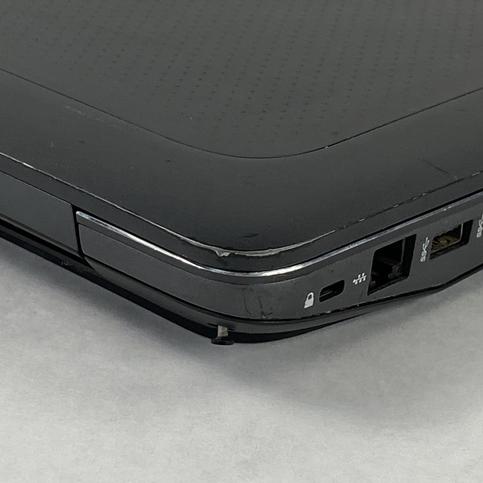 HP ZBook 17 G3 17.3" Xeon E3 1535M v5 2.90 GHz 16 GB RAM No SSD/OS/AC/Batt- READ13