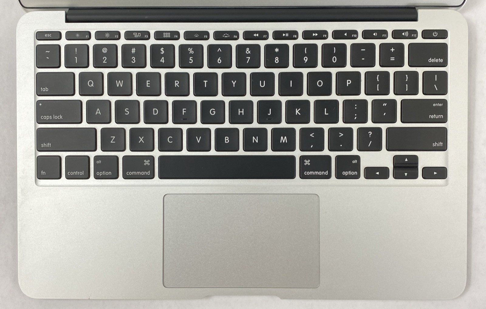 Apple MacBook Air A1465 2014 11" 1.4GHz i5 4GB RAM 120GB SSD os11.7.11 14 Cycles6
