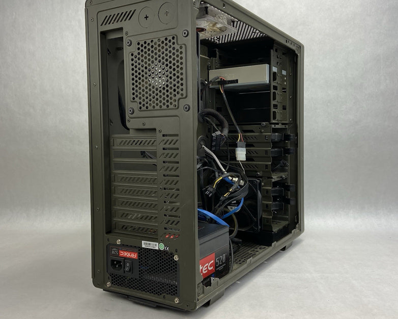 Corsair Vengeance C70 Mid Tower Gaming Case Antec HCG-520M 520W PSU