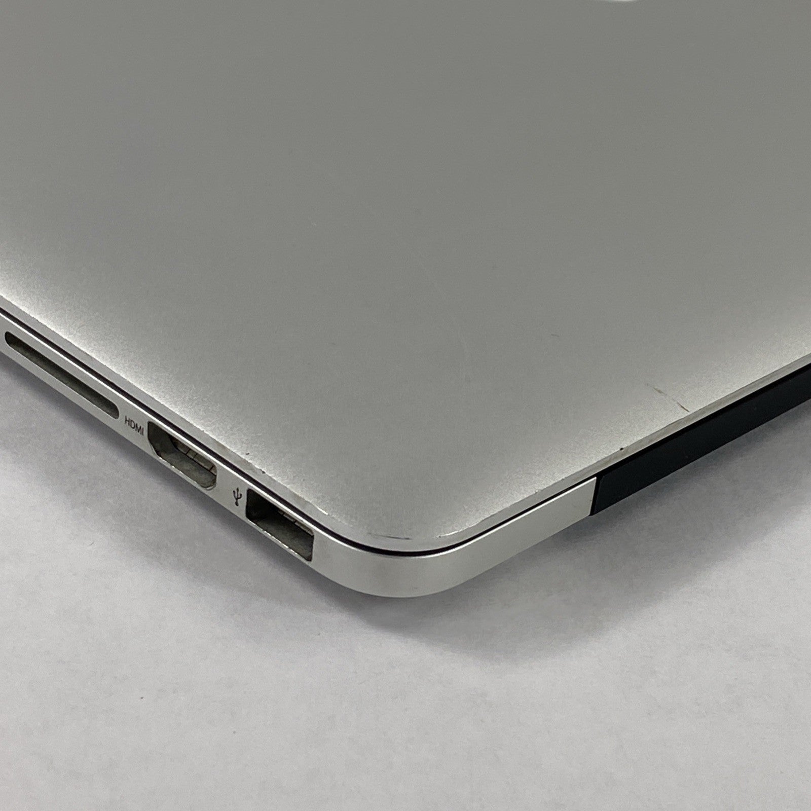 Apple MacBook Pro A1398 2013 Retina 15" 2.40 GHz i7 8GB RAM 250GB SSD os10.15.7