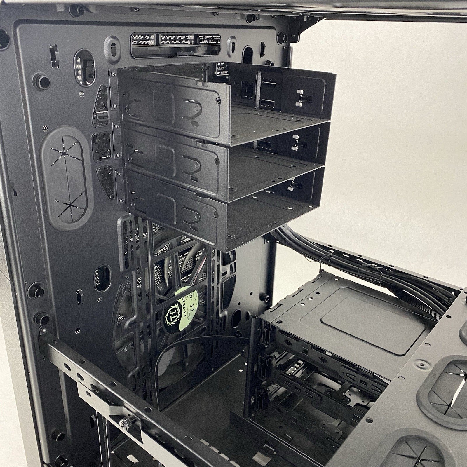Thermaltake Core X9 E-ATX Cube Computer Case