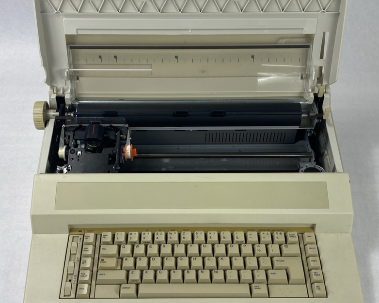 Olympia Mastertype 3 Model EW-1000 Electronic Typewriter - Parts or Repair