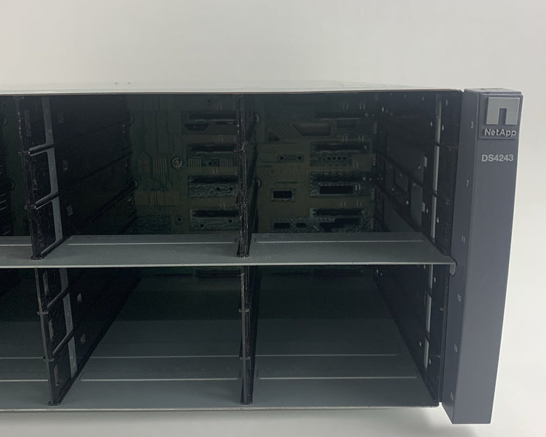 NetApp DS4243 NAJ‑0801 4U 24‑Bay Disk Shelf Chassis 2x IOM3 2x PSUs No HDDs