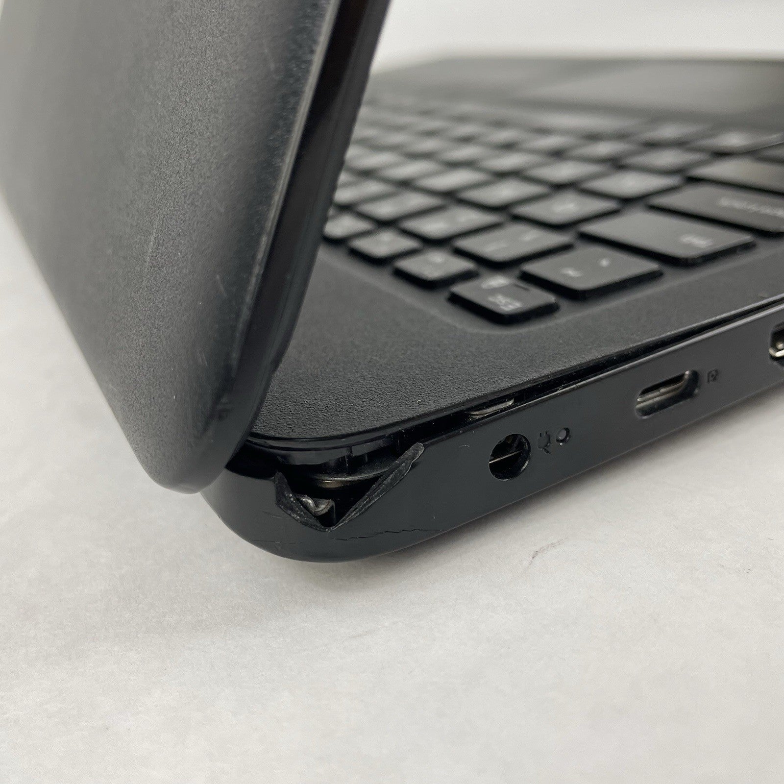 Dell Latitude 3500 15.6" i5-8265U 1.60GHz 8GB RAM No SSD/OS/AC/Batt - Bad Bottom8