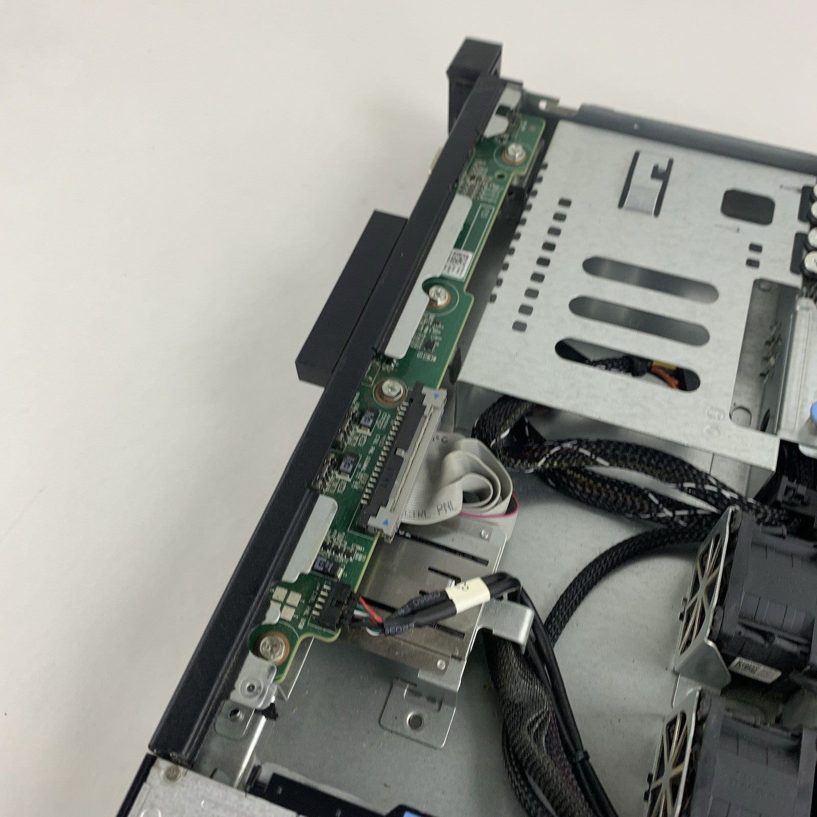 Dell PowerEdge R220 Server 1x Intel i3-1220v3 3.1 GHz 16 GB Ram No HDD No OS10