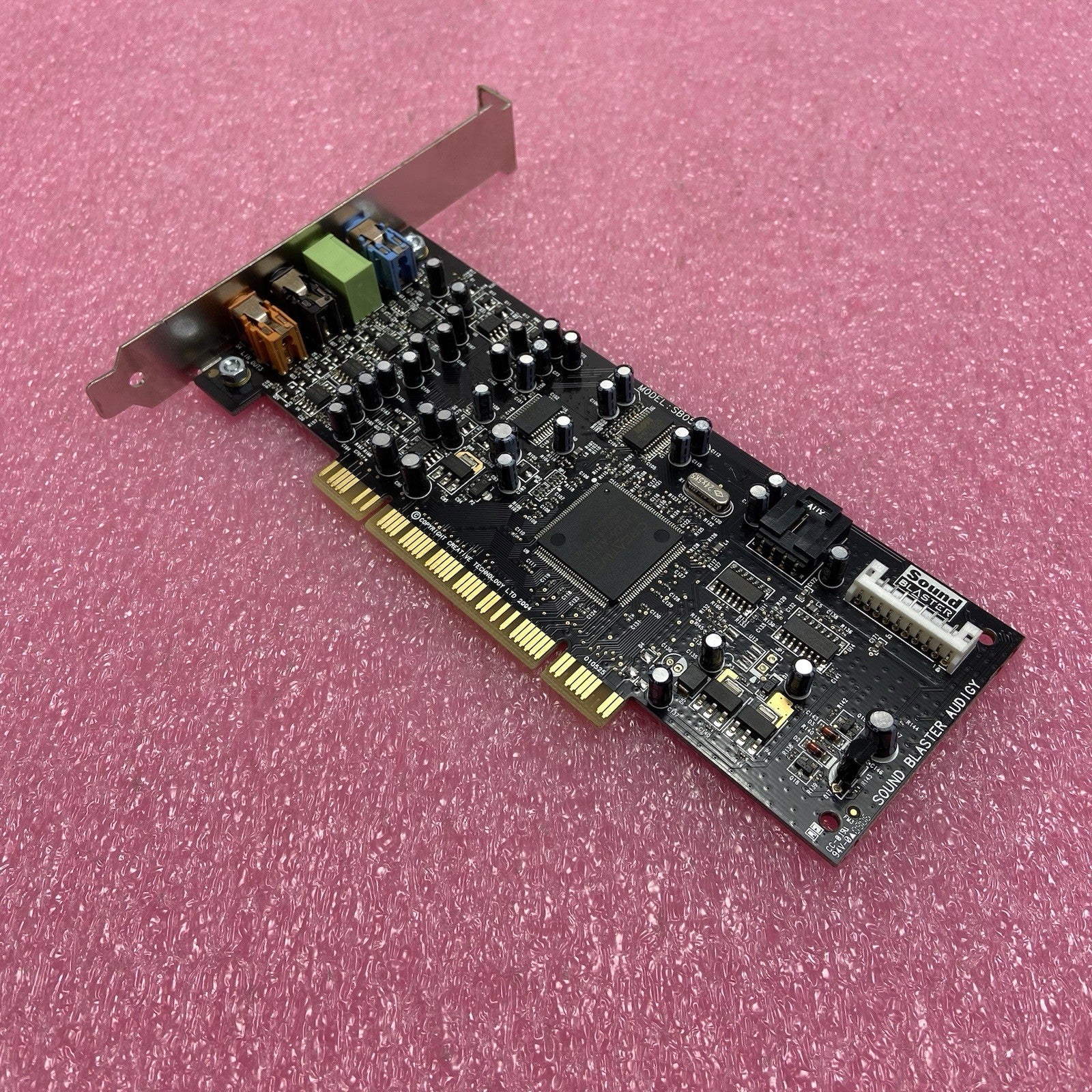 Creative Labs Sound Blaster SB0570 PCI Audio Card0