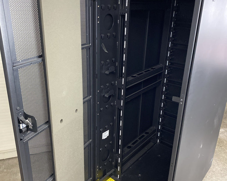 IBM 45D3122 36U Rack IT Network Server Cabinet