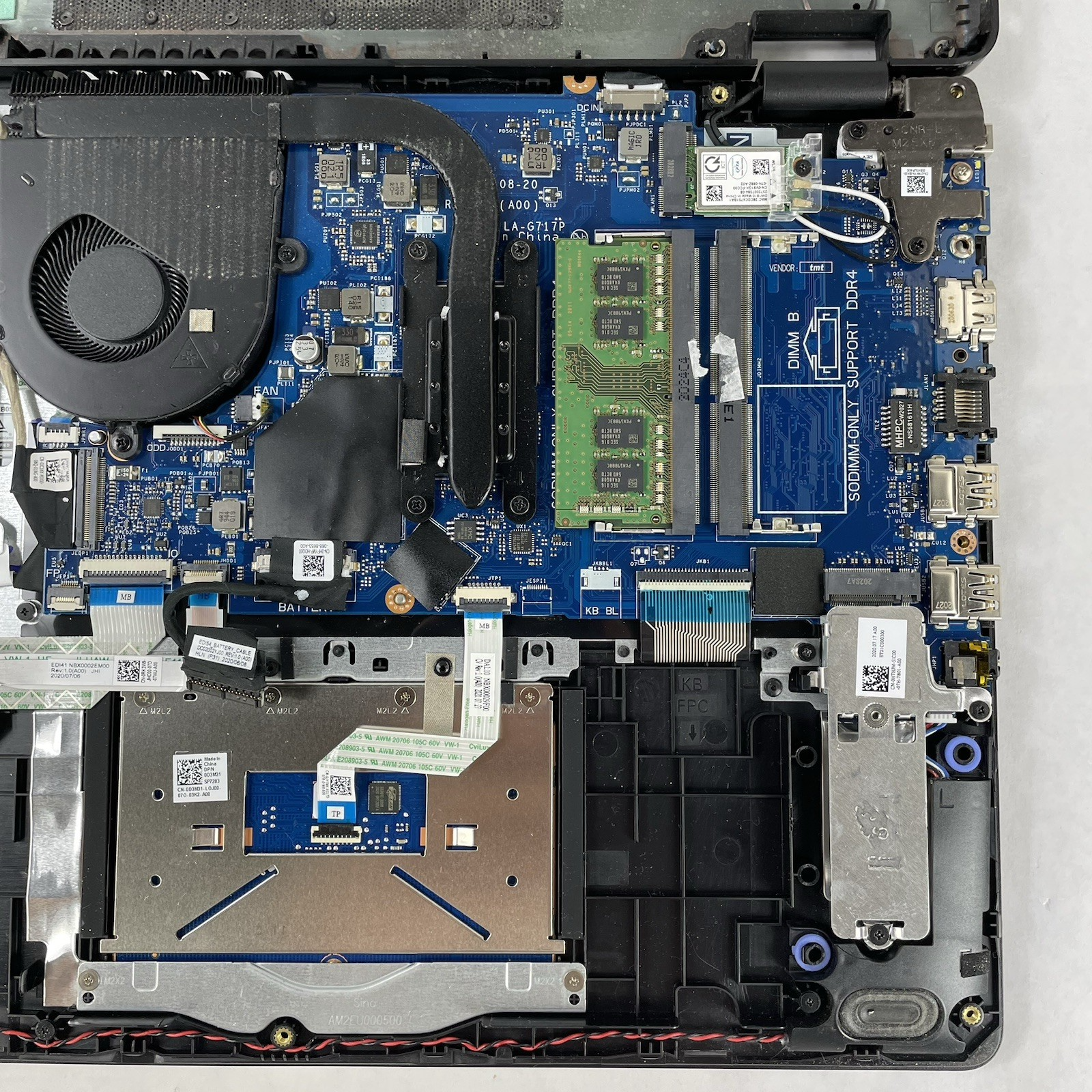 Dell Vostro 3490 14" i5-10210U 1.60 GHz 8 GB RAM No SSD No OS - Bad Edge21