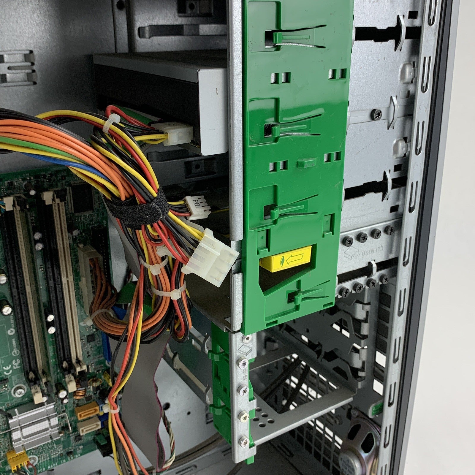 HP Compaq DC7600 MT Desktop Intel Pentium 4 3.20 GHz 512 MB No OS No HDD