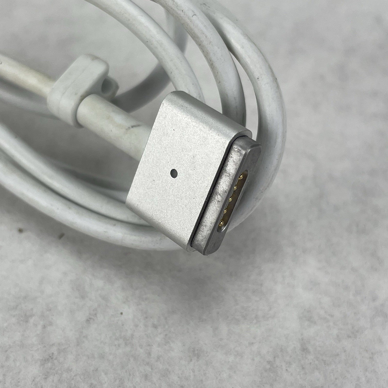 Apple A1424 OEM 85W MagSafe 2 Adapter Charger1