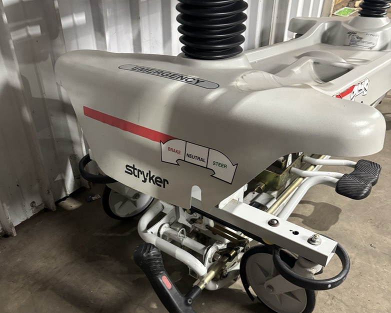Stryker 1001 IPX2 Pedal Hydraulic Stretcher Deteriorated Rubber Wheels No Bed