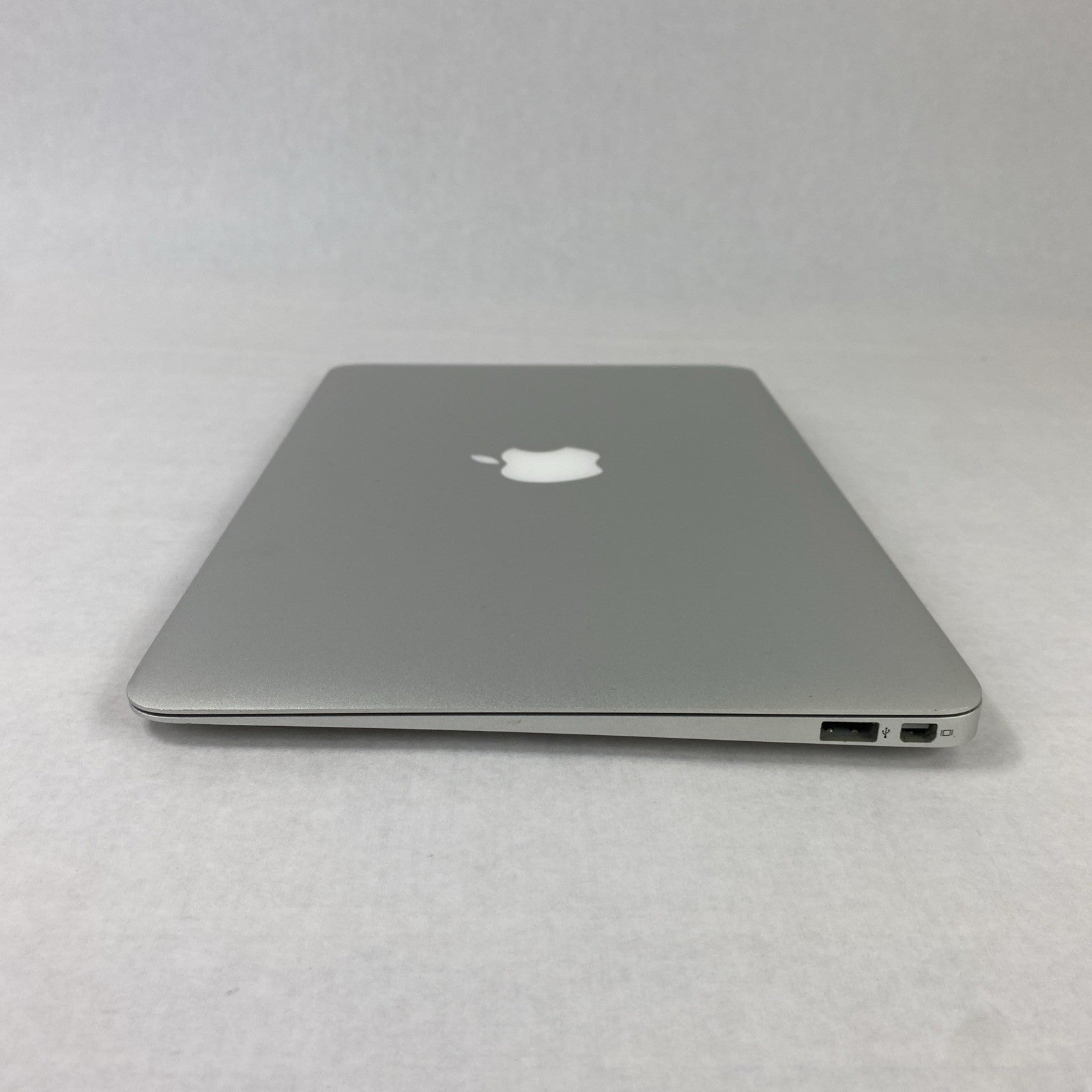 Apple MacBook Air A1370 2010 11" 1.4GHz Core 2 Duo 4GB RAM 60GB SSD os10.7.5