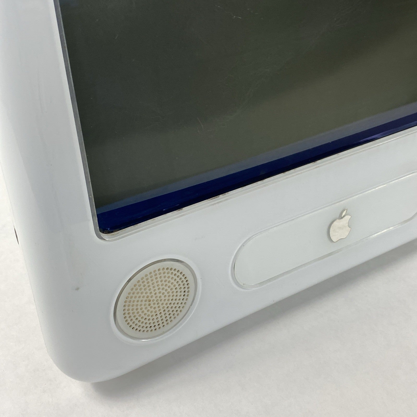 Apple A1002 eMac G4 2003 PowerPC 7445 G4 1.0GHz __GB RAM No HDD No OS