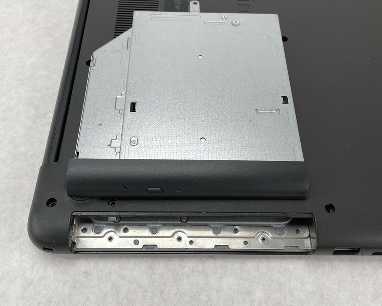 Dell Inspiron 5567 15.6" Core i7-7500U 2.7 GHz 8 GB RAM No HDD No OS No Battery