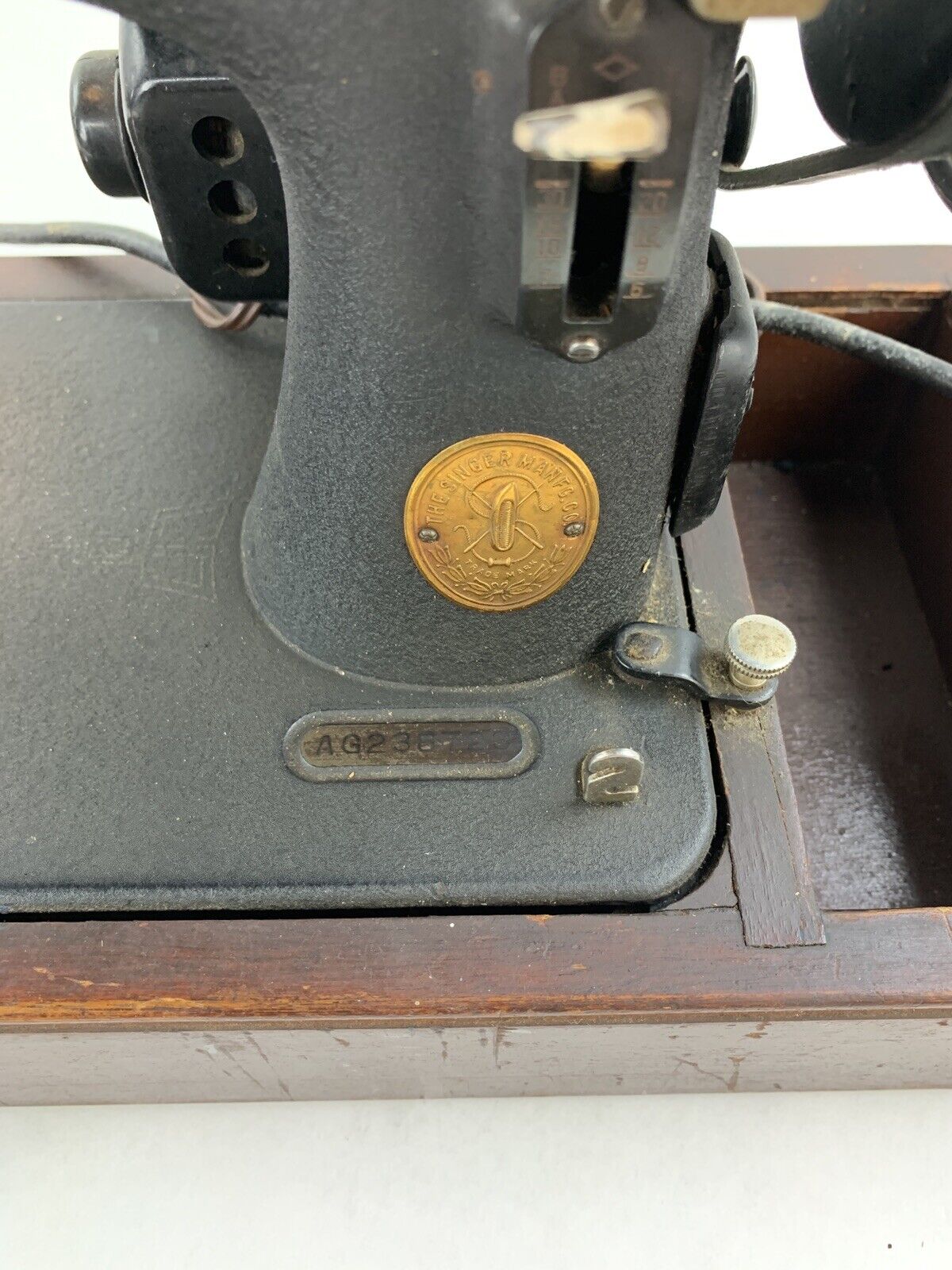 Singer Sewing Machine 15-7 Powers On Motor Runs Dried Belts