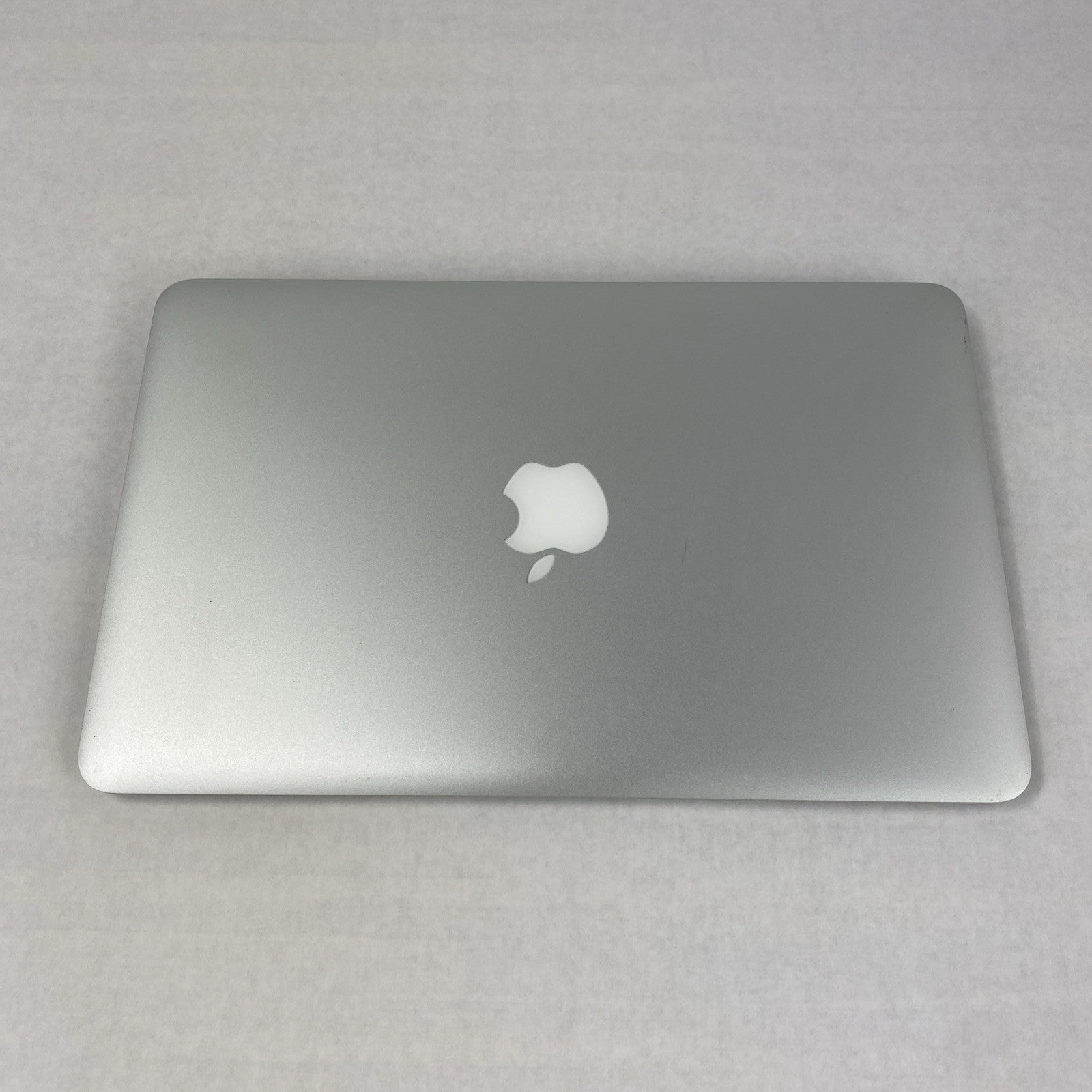 Apple A1465 MacBook Air 2013 11" 1.3Ghz i5 4GB RAM 120GB SSD os11.7.1 321 Cycles