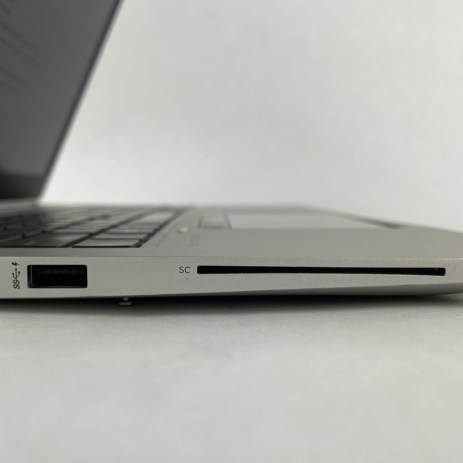 HP EliteBook 850 G6 15.6" i5-8365U 1.60 GHz 8 GB RAM No SSD/OS/AC - Bottom Latch4