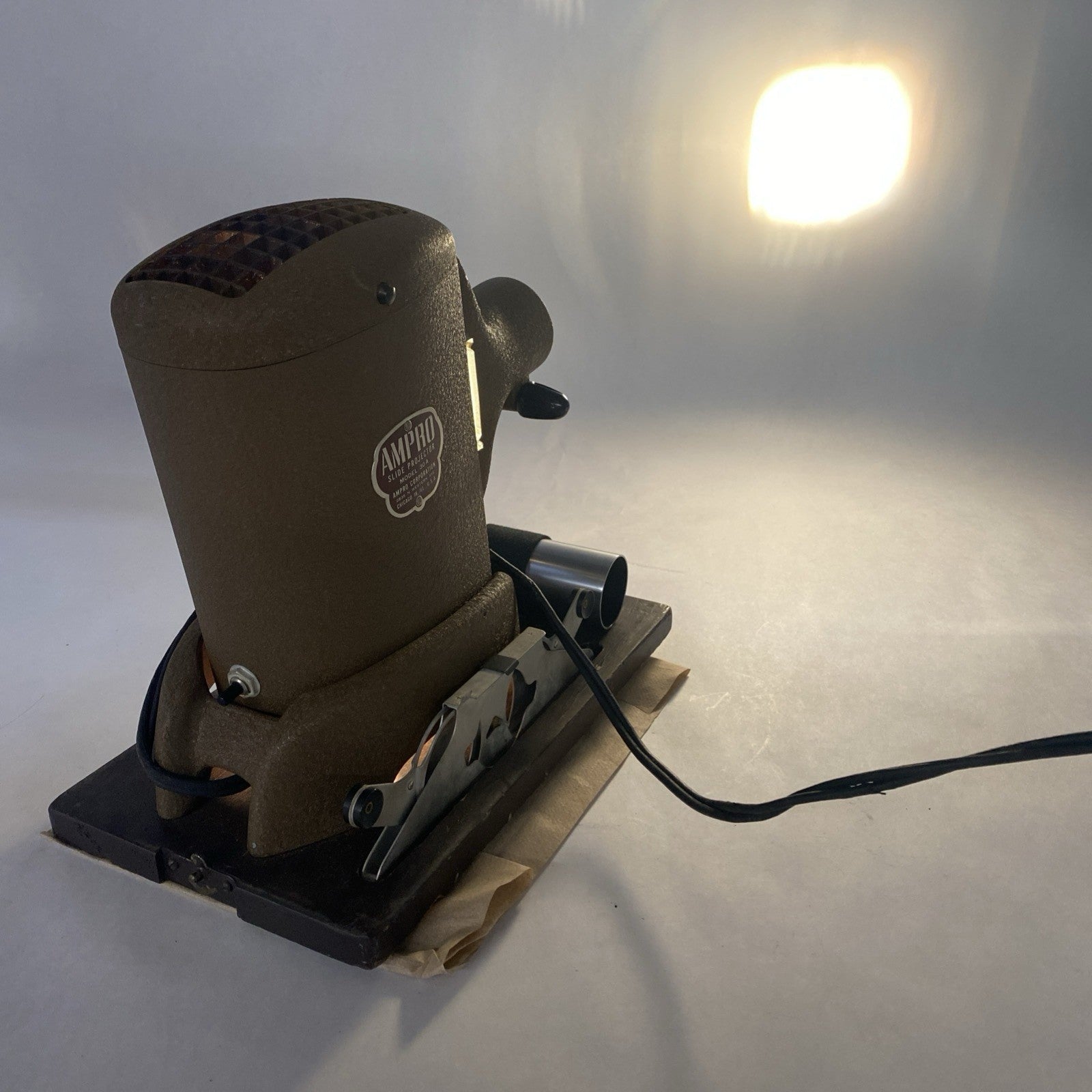 Ampro Slide Projector Model 30A Partial Test With Light Some Cord Showing6