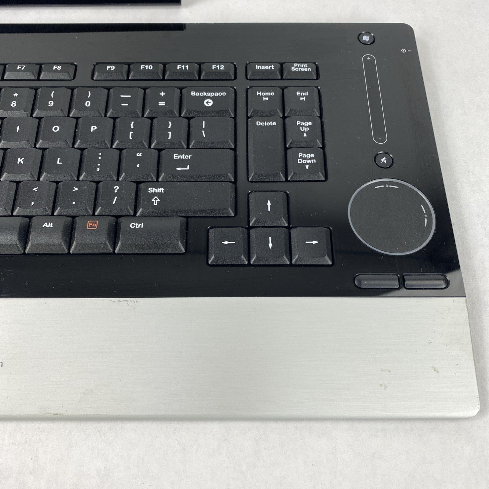 Logitech Y-RAY81 Bluetooth Keyboard Tested4