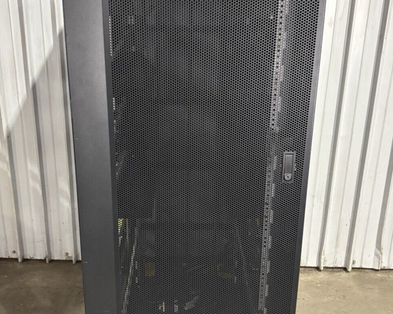 IBM 7014/7015/7017 00P1896 36U Server Rack Cabinet Missing Side Panel