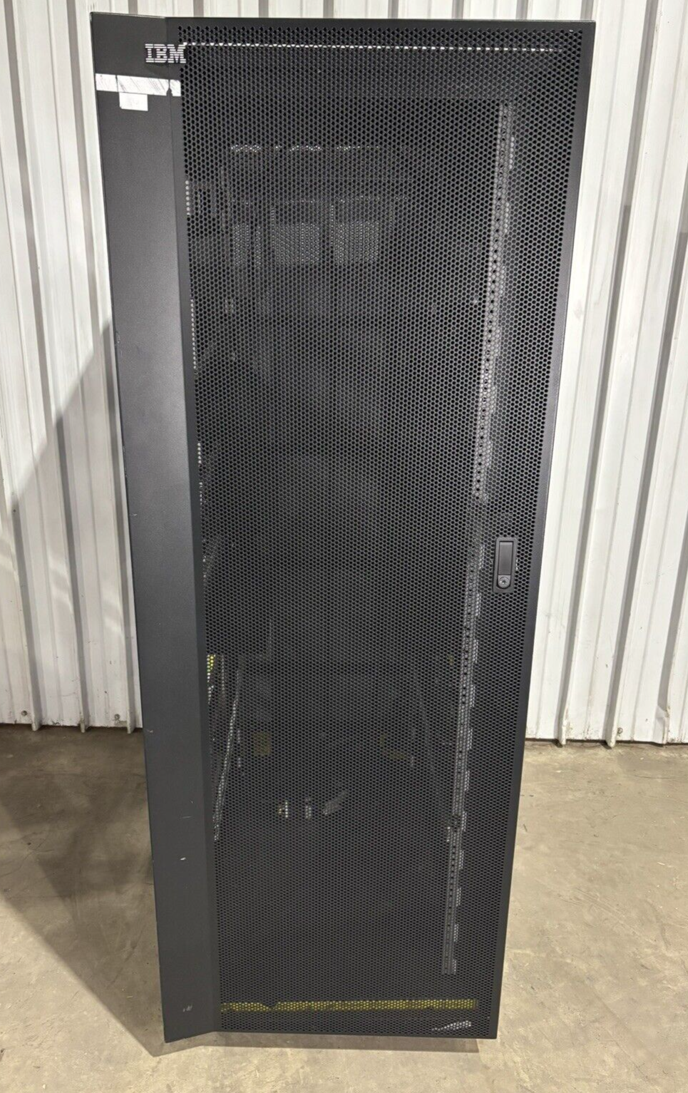 IBM 7014/7015/7017 00P1896 36U Server Rack Cabinet Missing Side Panel