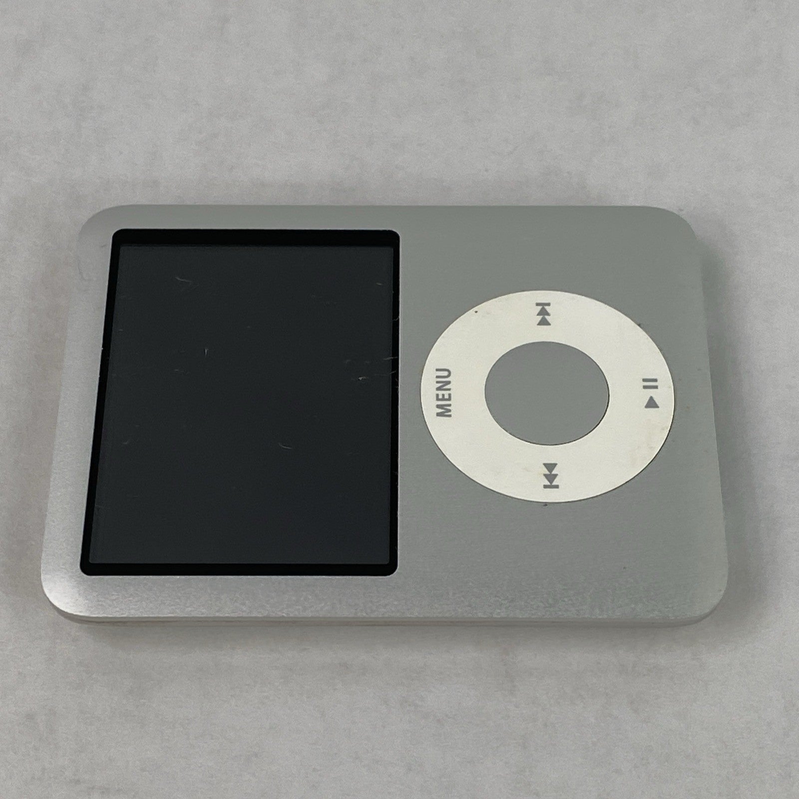 Apple iPod Nano 3rd Gen A1236 4GB Silver v1.1.35