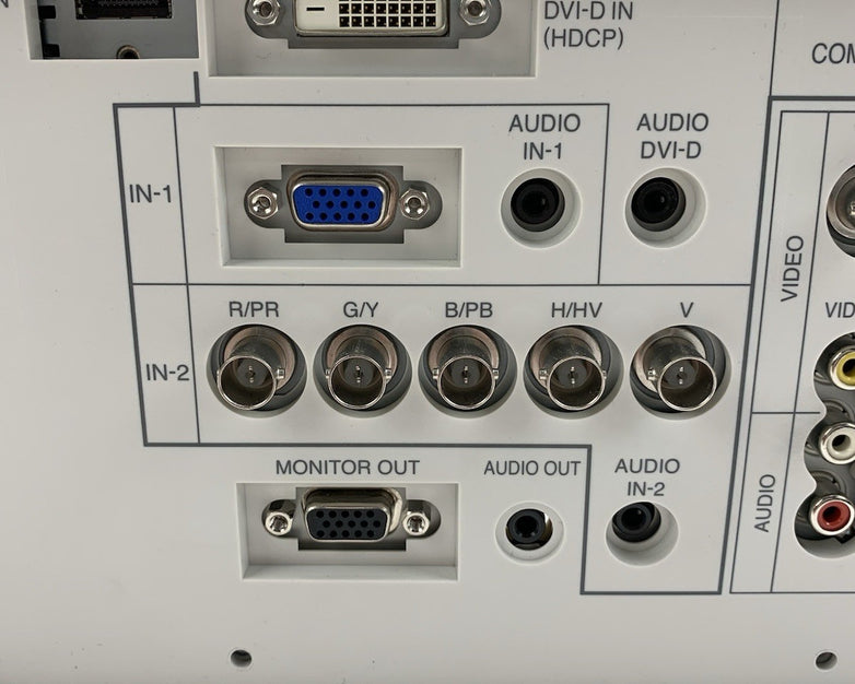 Mitsubishi WD3300U LCD Lamp Projector - Parts or Repair No Remote
