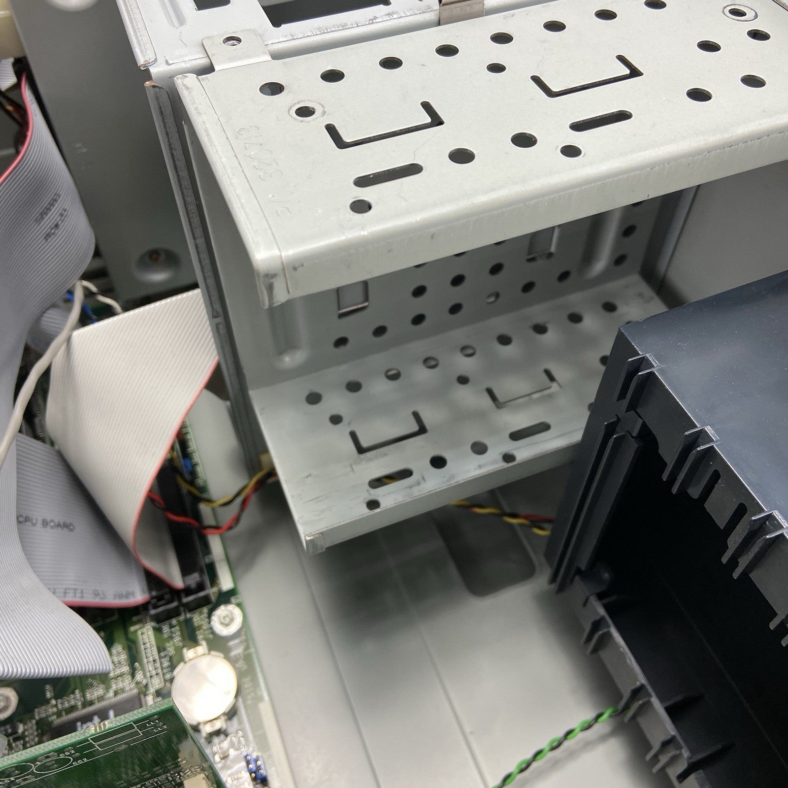 Toshiba Infinia 7200 MT Intel Pentium 199MHz 96MB RAM No HDD No OS16