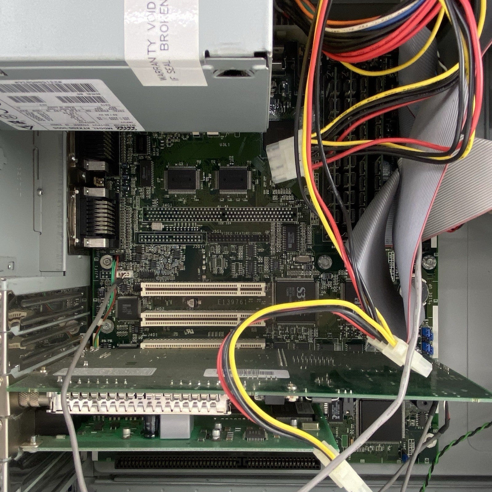 Toshiba Infinia 7200 MT Intel Pentium 199MHz 96MB RAM No HDD No OS11