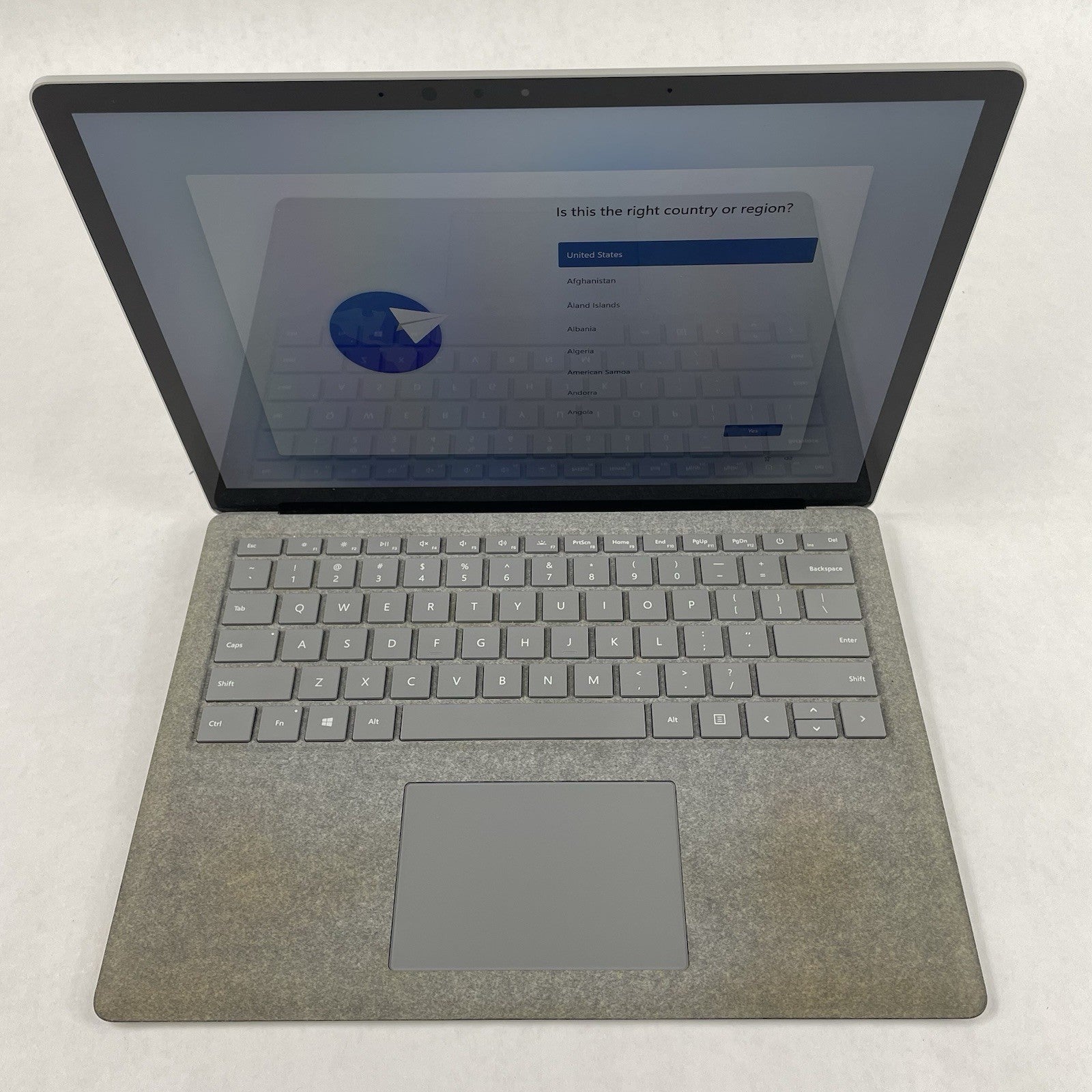 Microsoft Surface 13.3" i7-7660U 2.50 GHz 8 GB RAM 256GB SSD Win11 - READ1