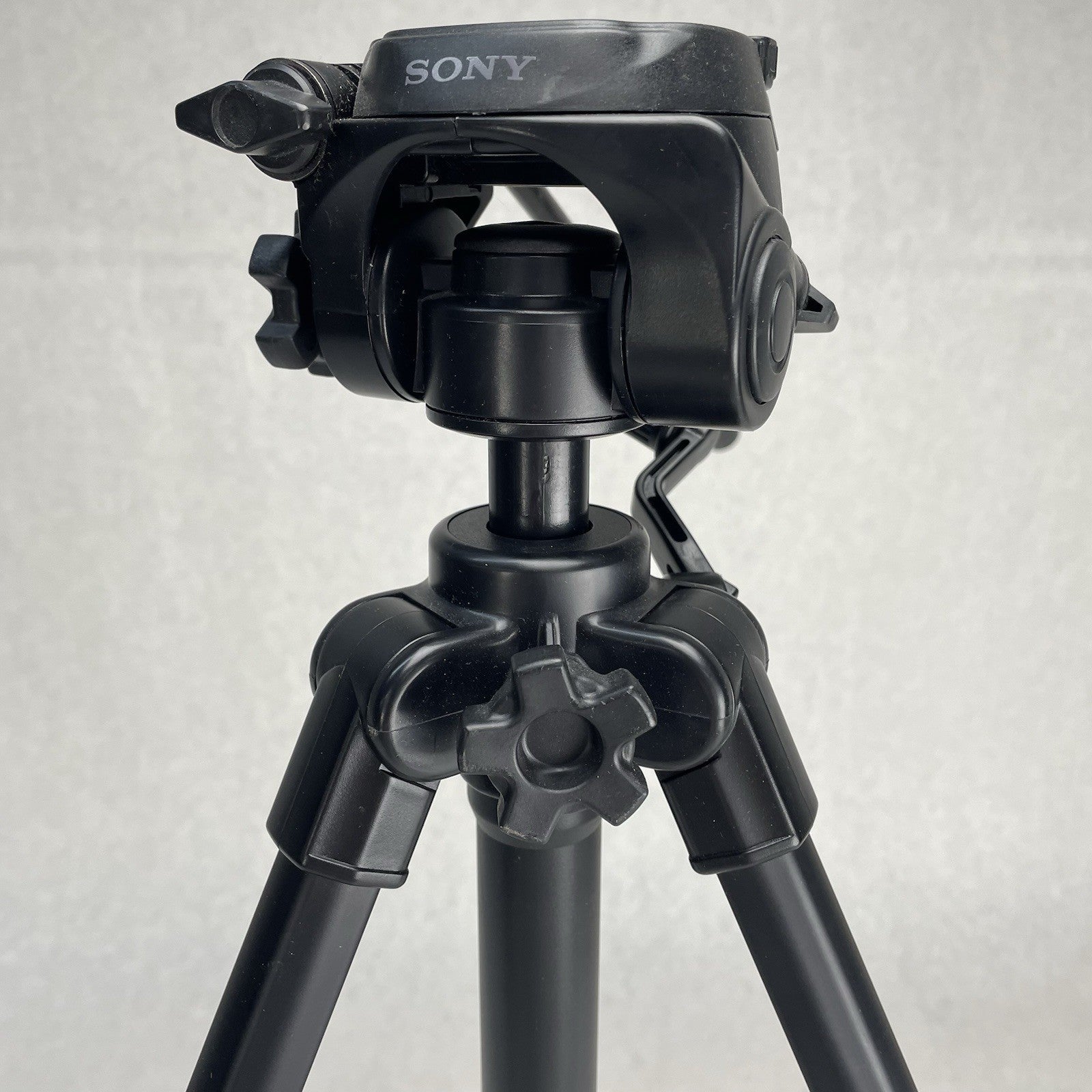 Sony VCT-R640 Video Camera Tripod with Arm Lightweight