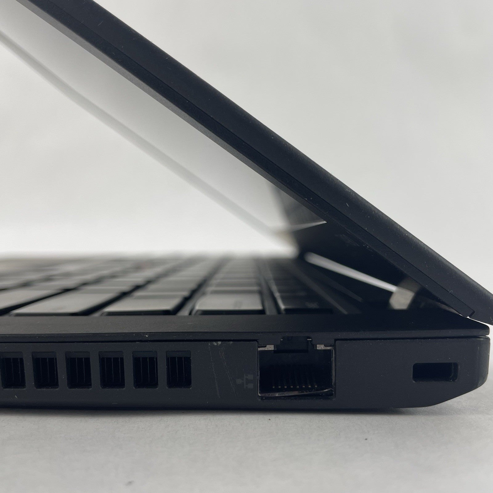 Lenovo ThinkPad T490 14" i5-8365U 1.60 GHz 8 GB RAM No SSD/OS/AC8