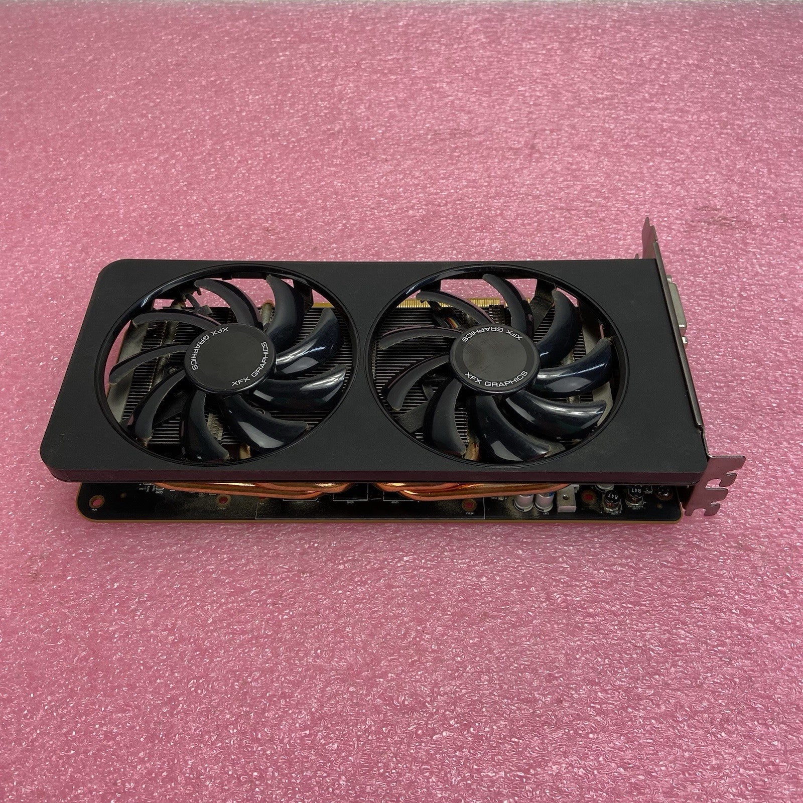 XFX Radeon R9 285 918M 2GB VRAM GDDR5 PCIe Graphics Card2