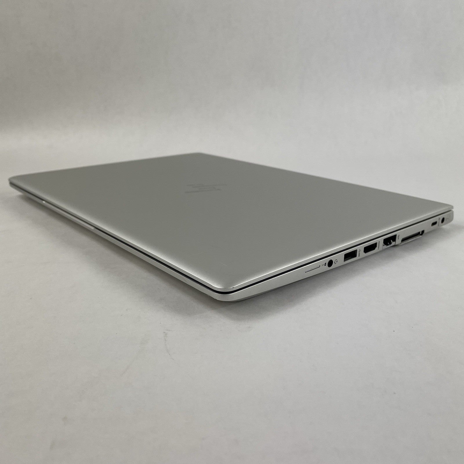 HP mt45 14" Ryzen 3 Pro 3300U 2.10 GHz 8 GB RAM No SSD/OS/AC - Tilted Key11