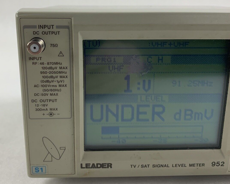 Leader 952 TV Satellite Signal Level Meter Powers On Screen Bleeding W/ Case