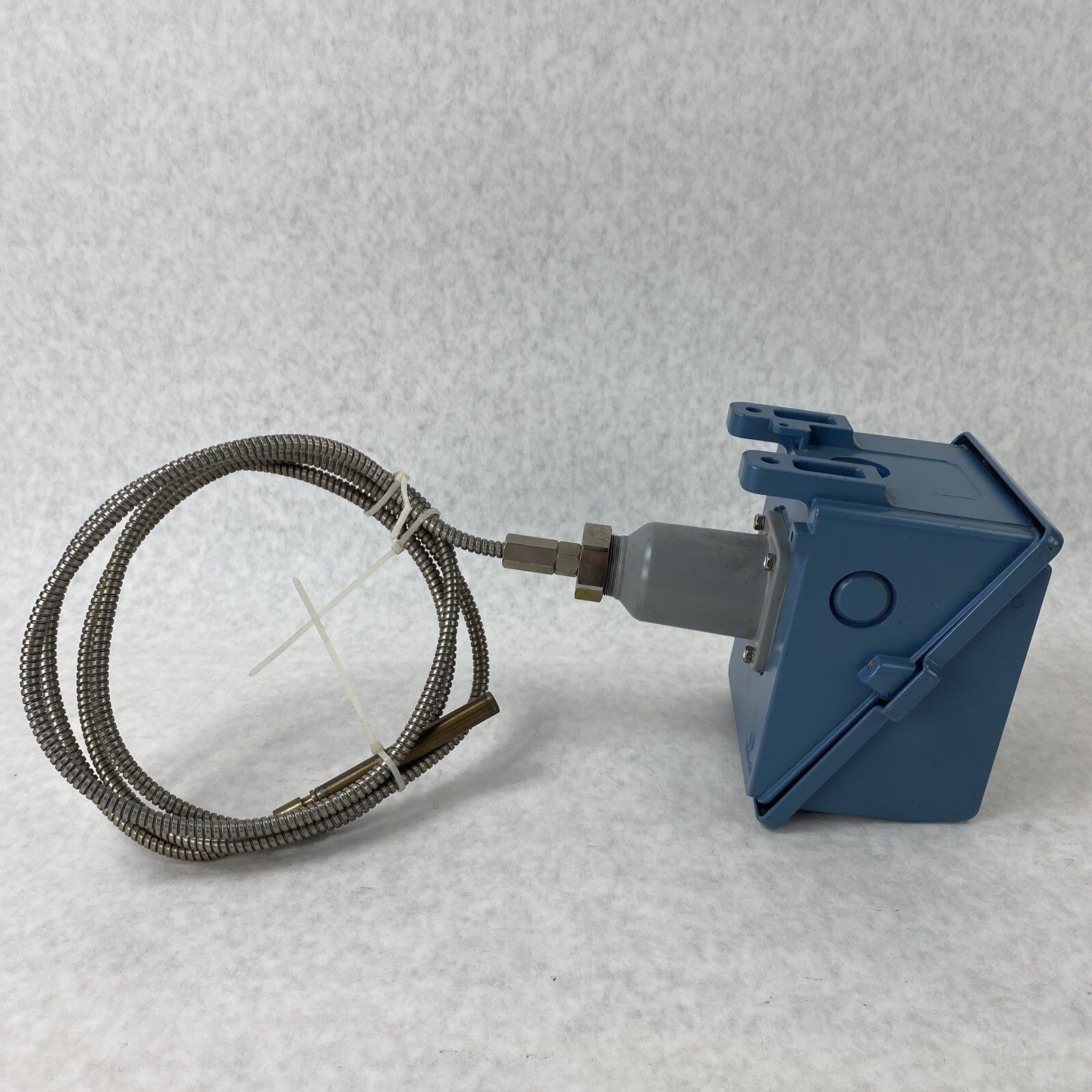 United Electric Controls F402-8BS 6S Temperature Control Unit 50-650F 15A 480VAC