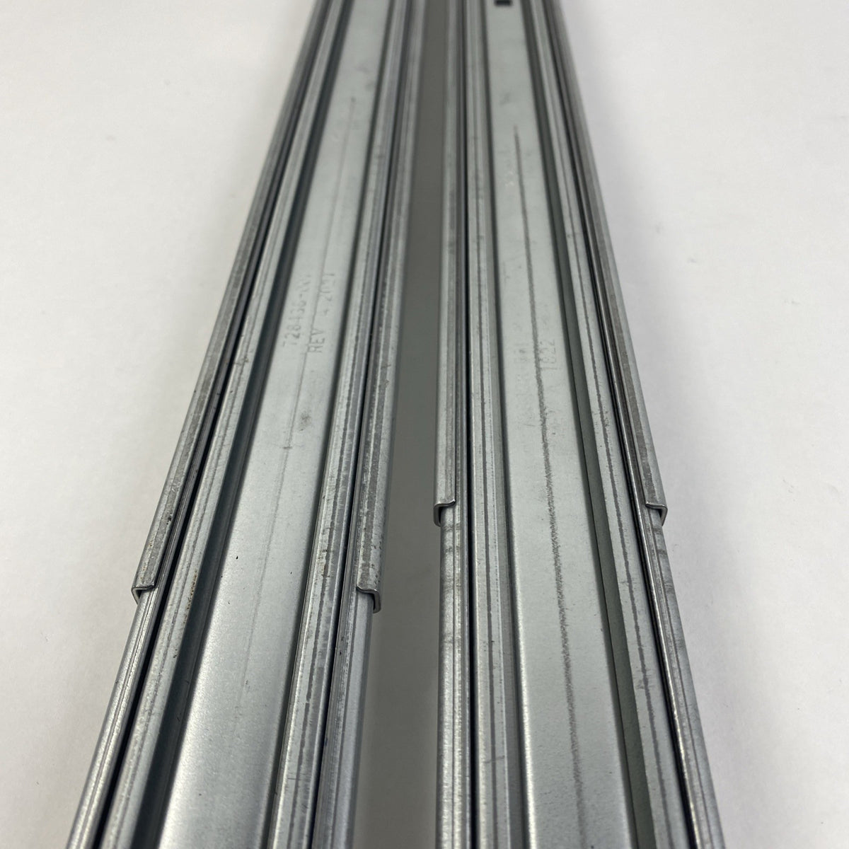Sliding Rails 28437-001 w/ 714511-001 Right and Left Server Rails No Hardware9
