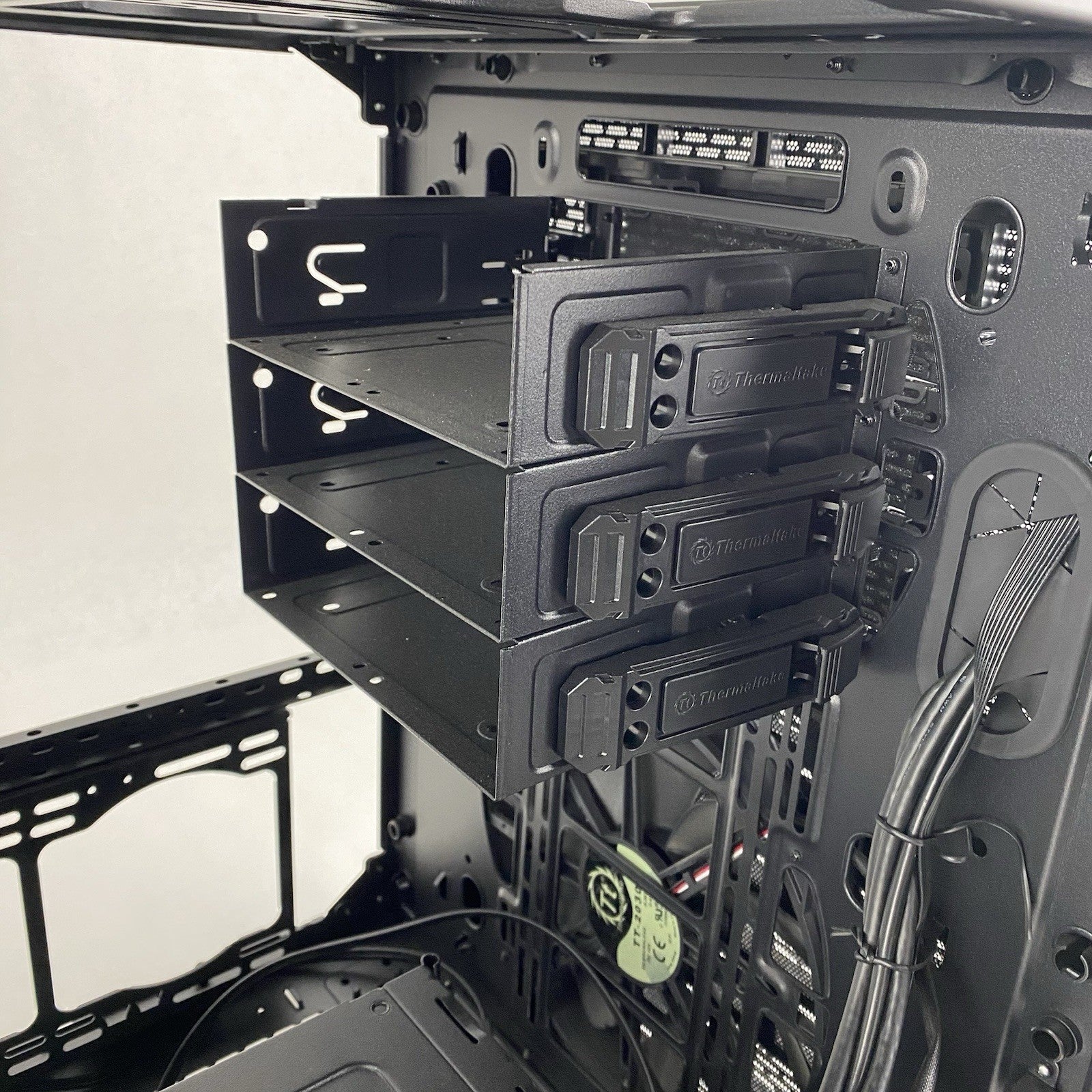 Thermaltake Core X9 E-ATX Cube Computer Case