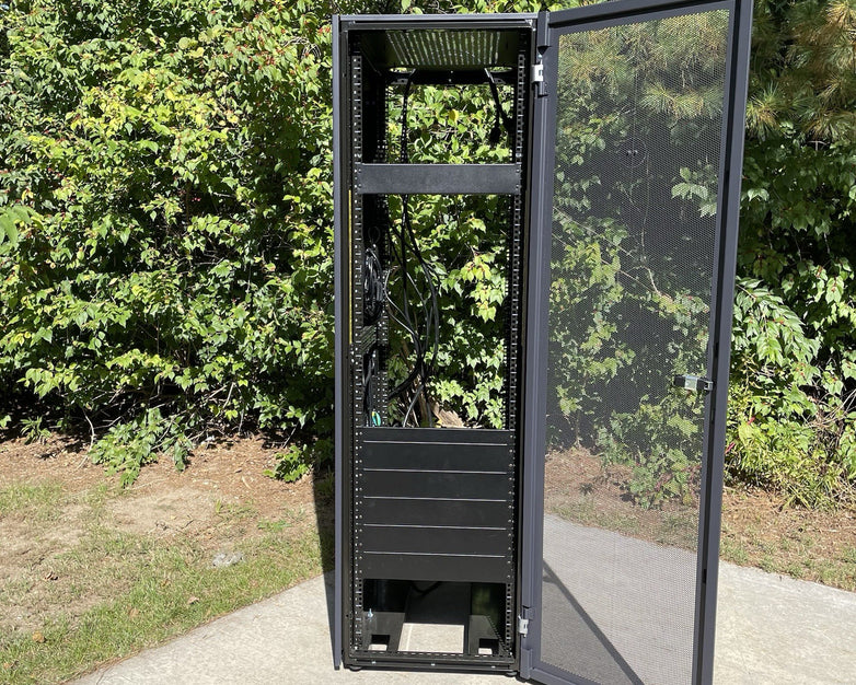 Dell PowerEdge 4210 42U Server Rack Cabinet 0GJ575 w/Sides & PDUs- No Back Panel