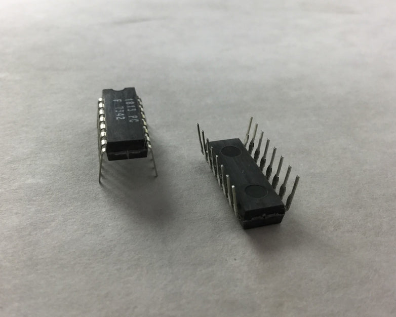 Genuine FAIRCHILD 1813 PC  F 7342 16-Pin Dip Integrated Circuit  Lot of 30