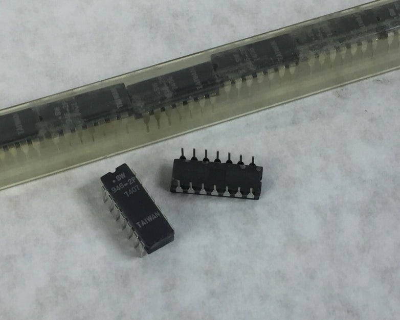 SW 946-2P Stewart Warner  14 Pin  Lot of 24