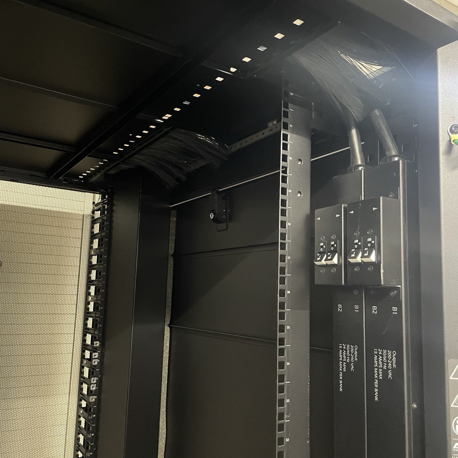 APC E242296 NetShelter SX 42U Server Rack 19" Enclosure Cabinet No Key