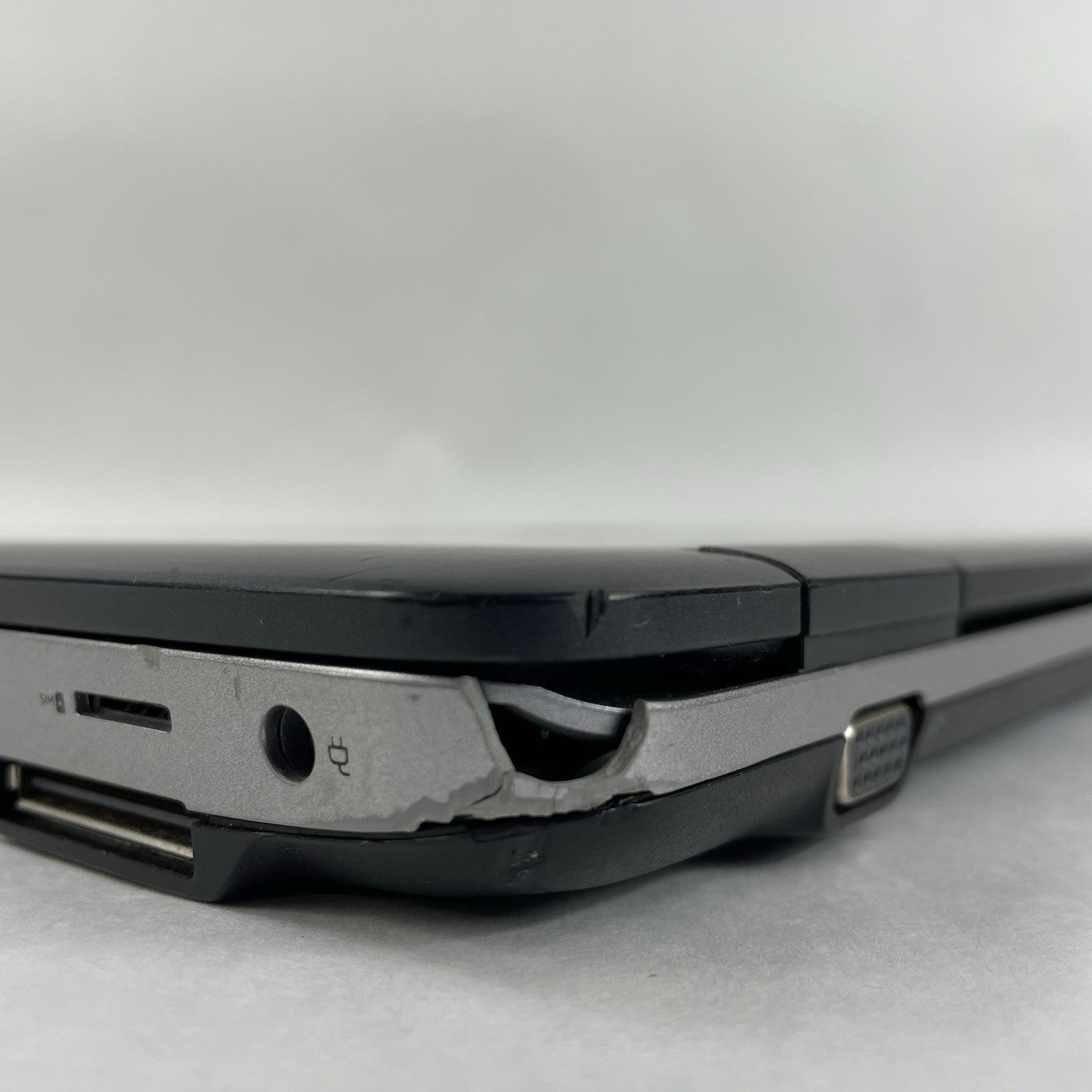HP ProBook 640 G3 14" i5-7200U 2.50 GHz 8 GB RAM No SSD/OS/AC/Batt - Bad Corner11