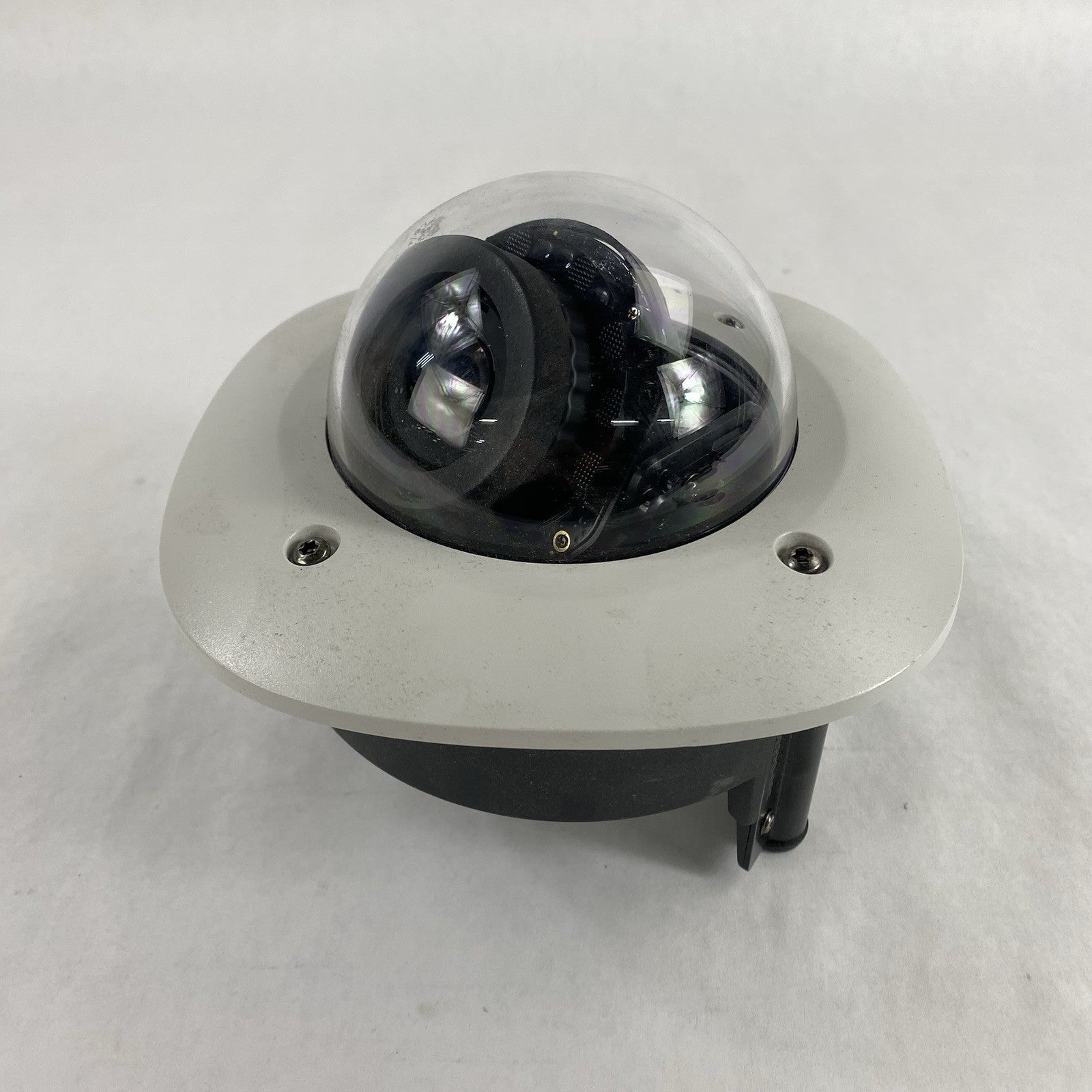 Avigilon 4.0C-H5A-DC1-IR H5A Series Lightcatcher Low-Light Dome Camera1