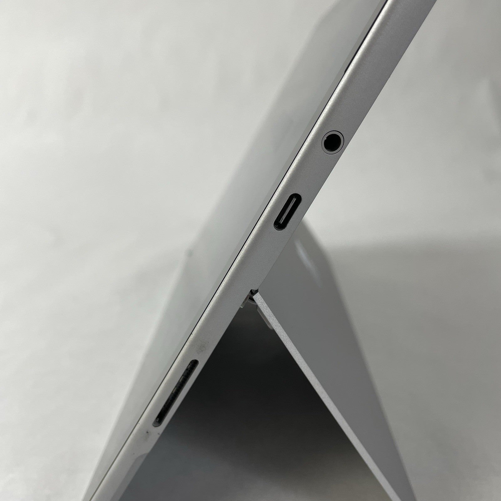 Microsoft Surface G03 i3-10100Y 1.30 GHz 8 GB RAM 128 GB SSD Windows 115
