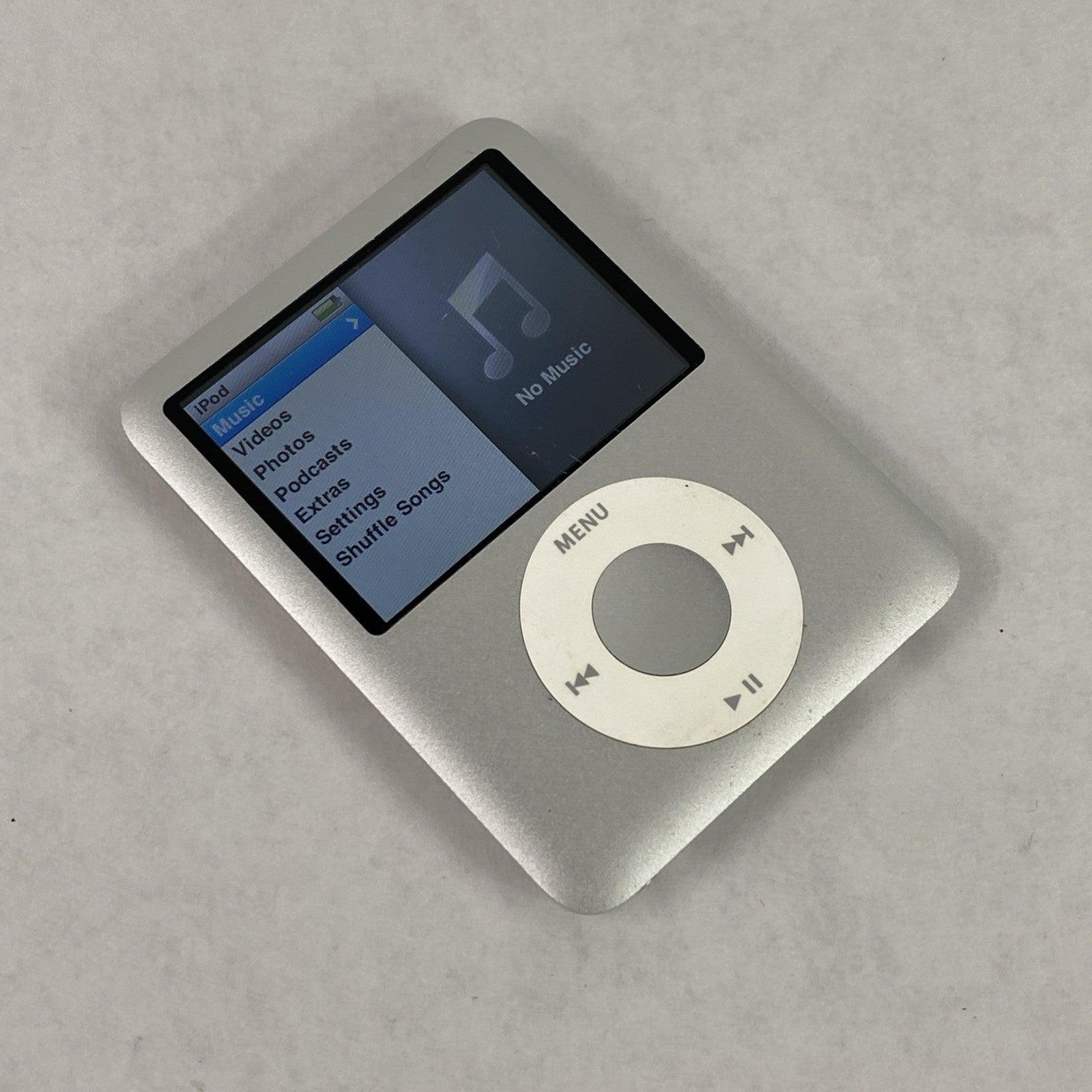 Apple iPod Nano 3rd Gen A1236 4GB Silver v1.1.30