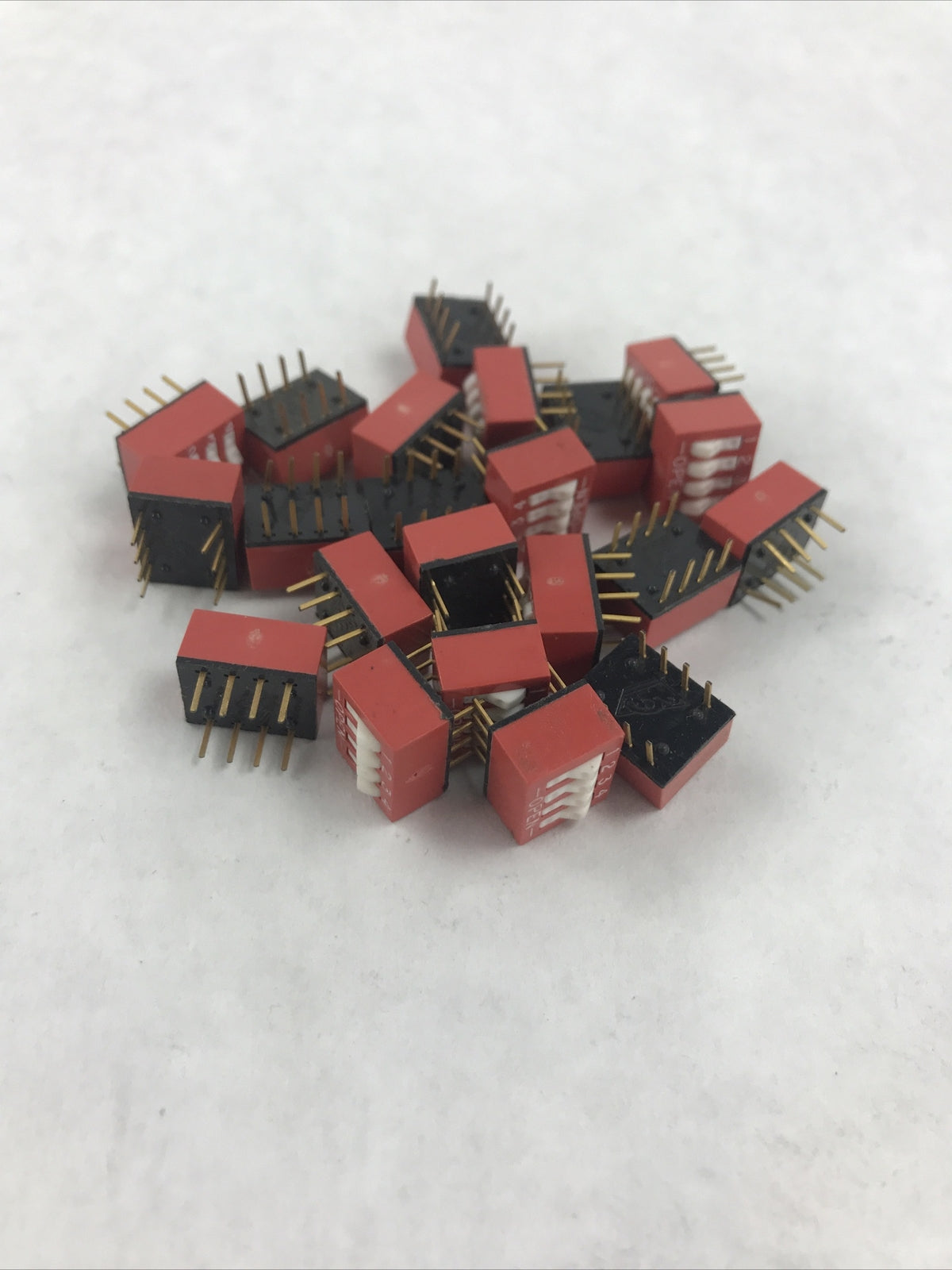 Lot of 22 Grayhill 76SB04S Switch DIP ON OFF SPST 4 Raised Rocker 8-Pin