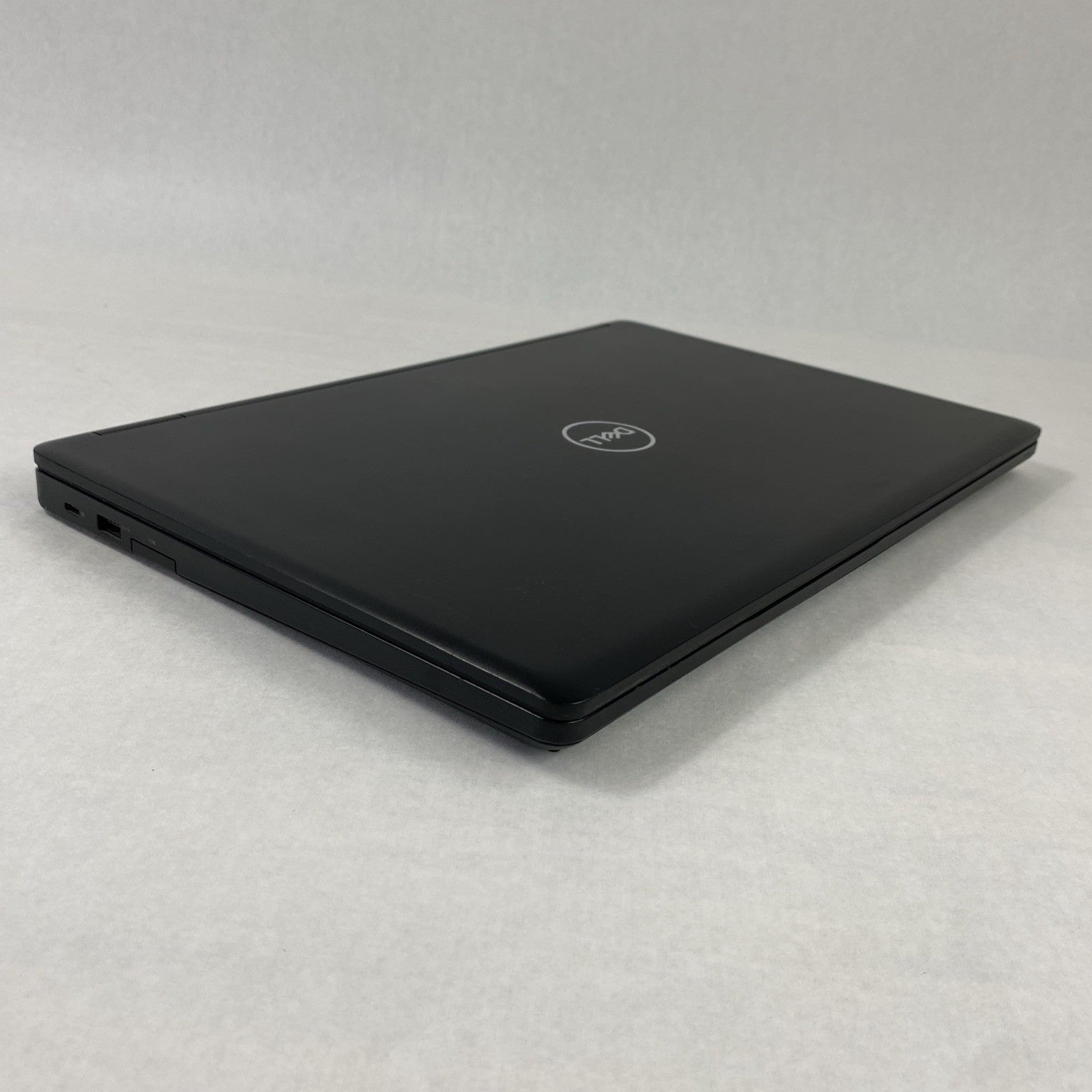 Dell Latitude 5590 Core i5-7300U 2.60 GHz 8 GB RAM 15.6" No Battery No HDD No OS